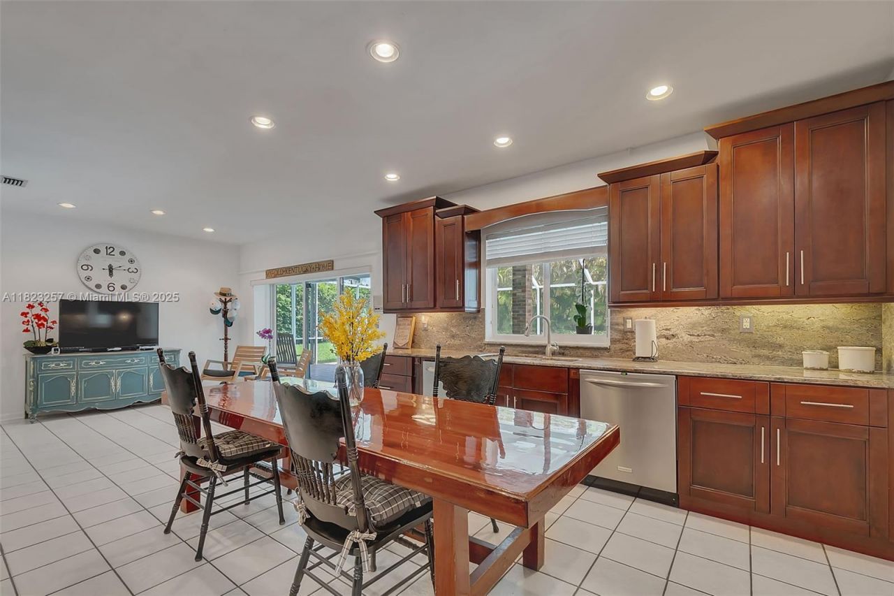 7340 SW 123rd Ter, Pinecrest, FL 33156 Photo