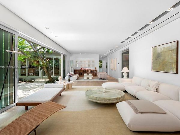 11 La Gorce Cir, Miami Beach, FL 33141