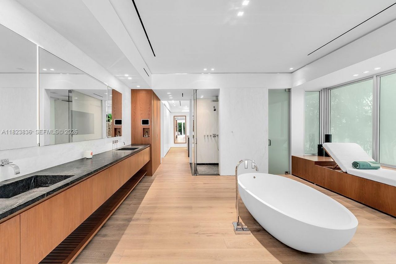 11 La Gorce Cir, Miami Beach, FL 33141 Photo