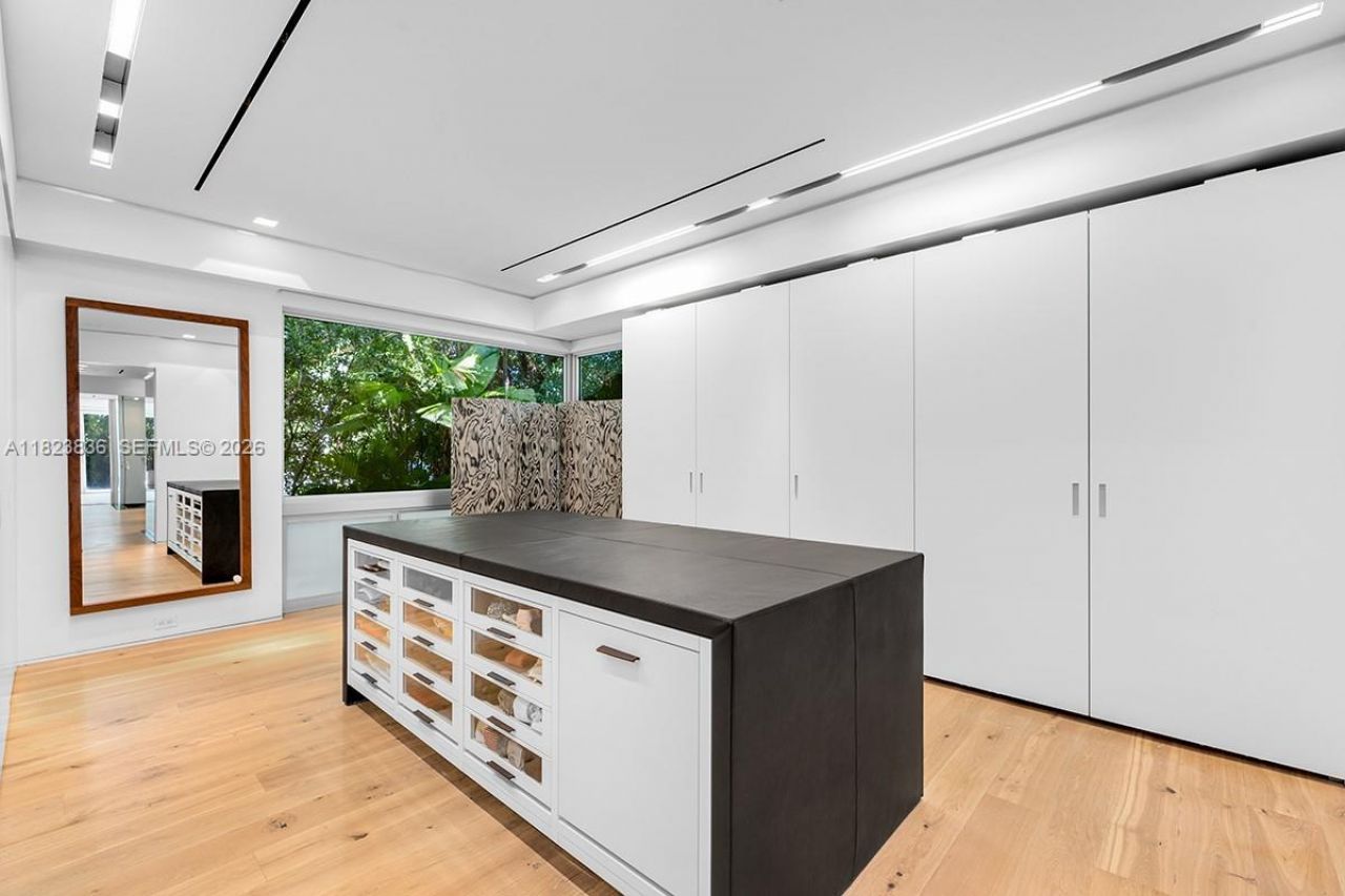 11 La Gorce Cir, Miami Beach, FL 33141 Photo