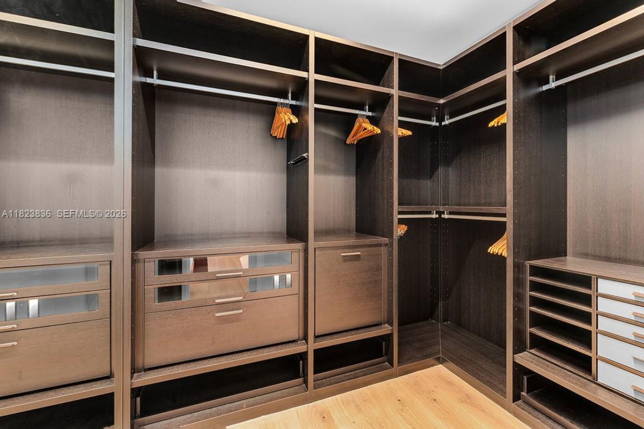 11 La Gorce Cir, Miami Beach, FL 33141 Photo