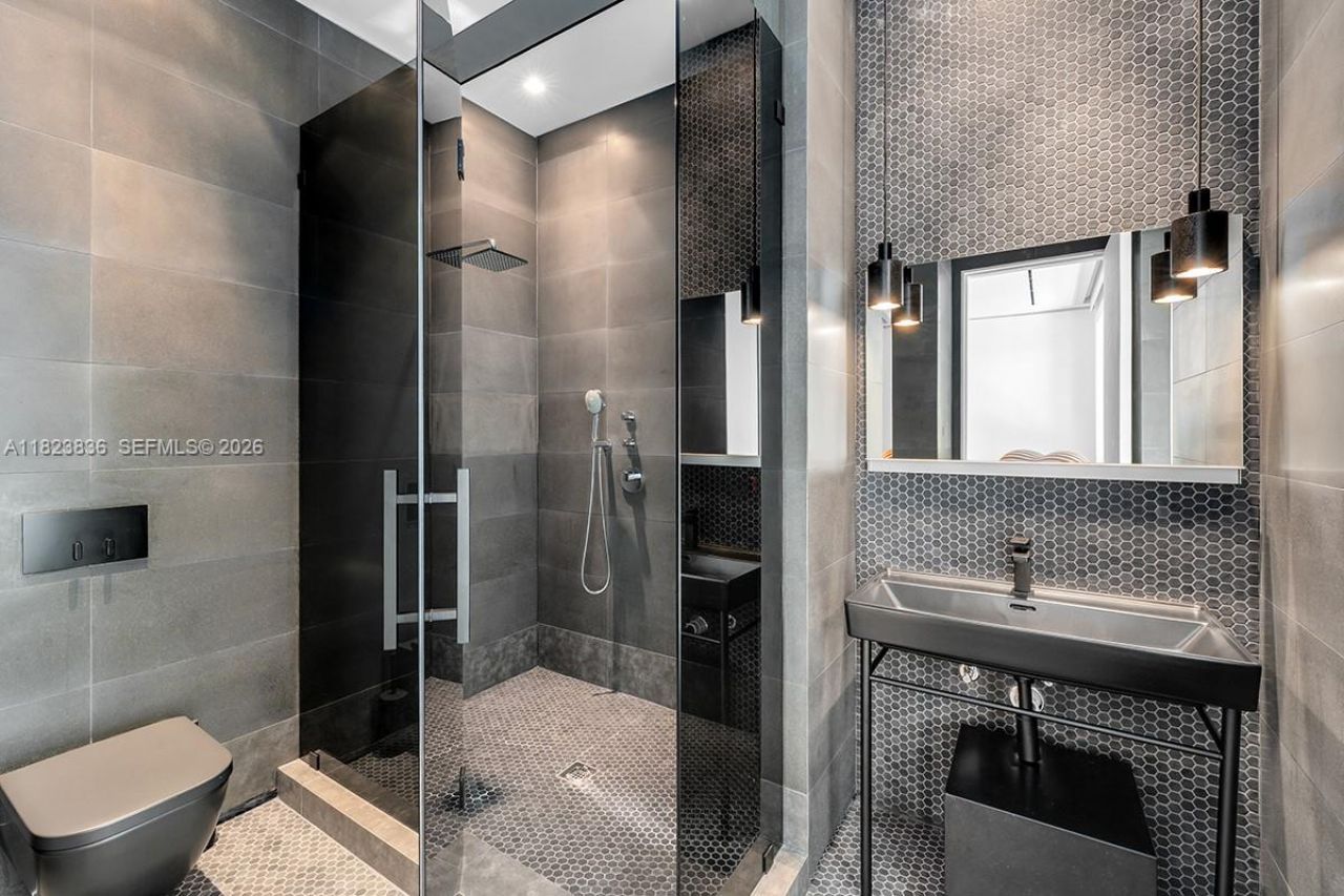 11 La Gorce Cir, Miami Beach, FL 33141 Photo