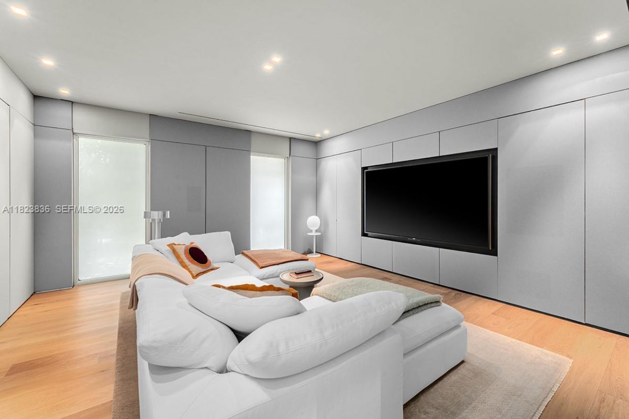 11 La Gorce Cir, Miami Beach, FL 33141 Photo