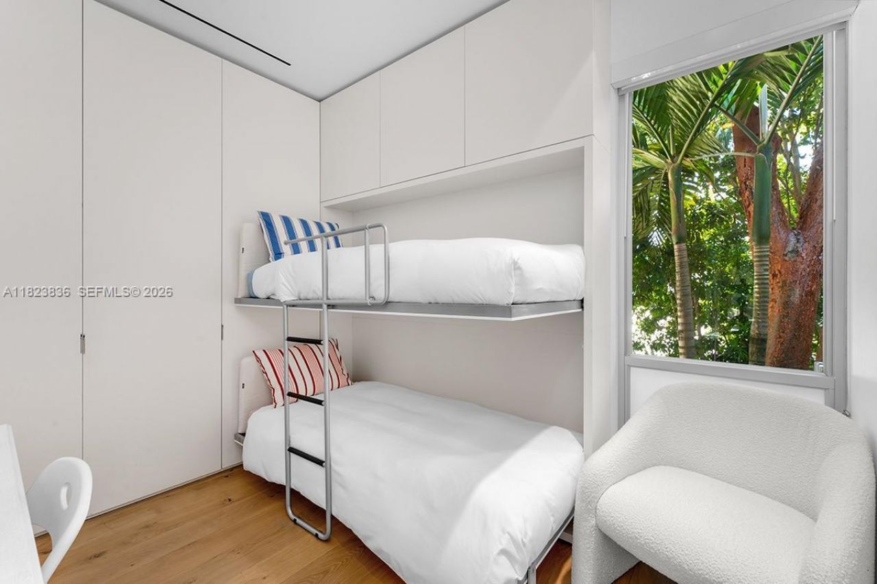 11 La Gorce Cir, Miami Beach, FL 33141 Photo