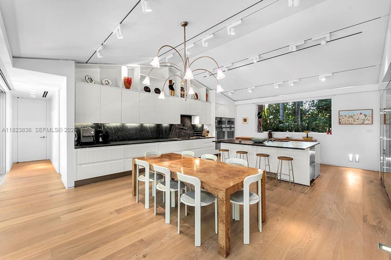 11 La Gorce Cir, Miami Beach, FL 33141 Photo