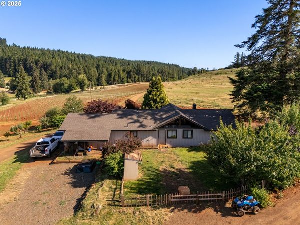 1066 RED HILL RD, Oakland, OR 97462
