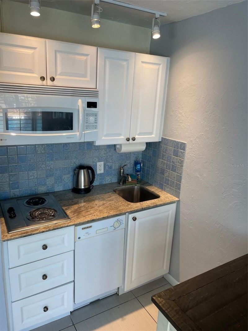 800 Bayway Boulevard, Unit 14, Clearwater Beach, FL 33767 Photo