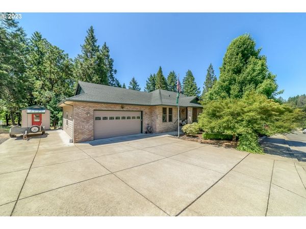 48482 E MEADOW WAY, Oakridge, OR 97463