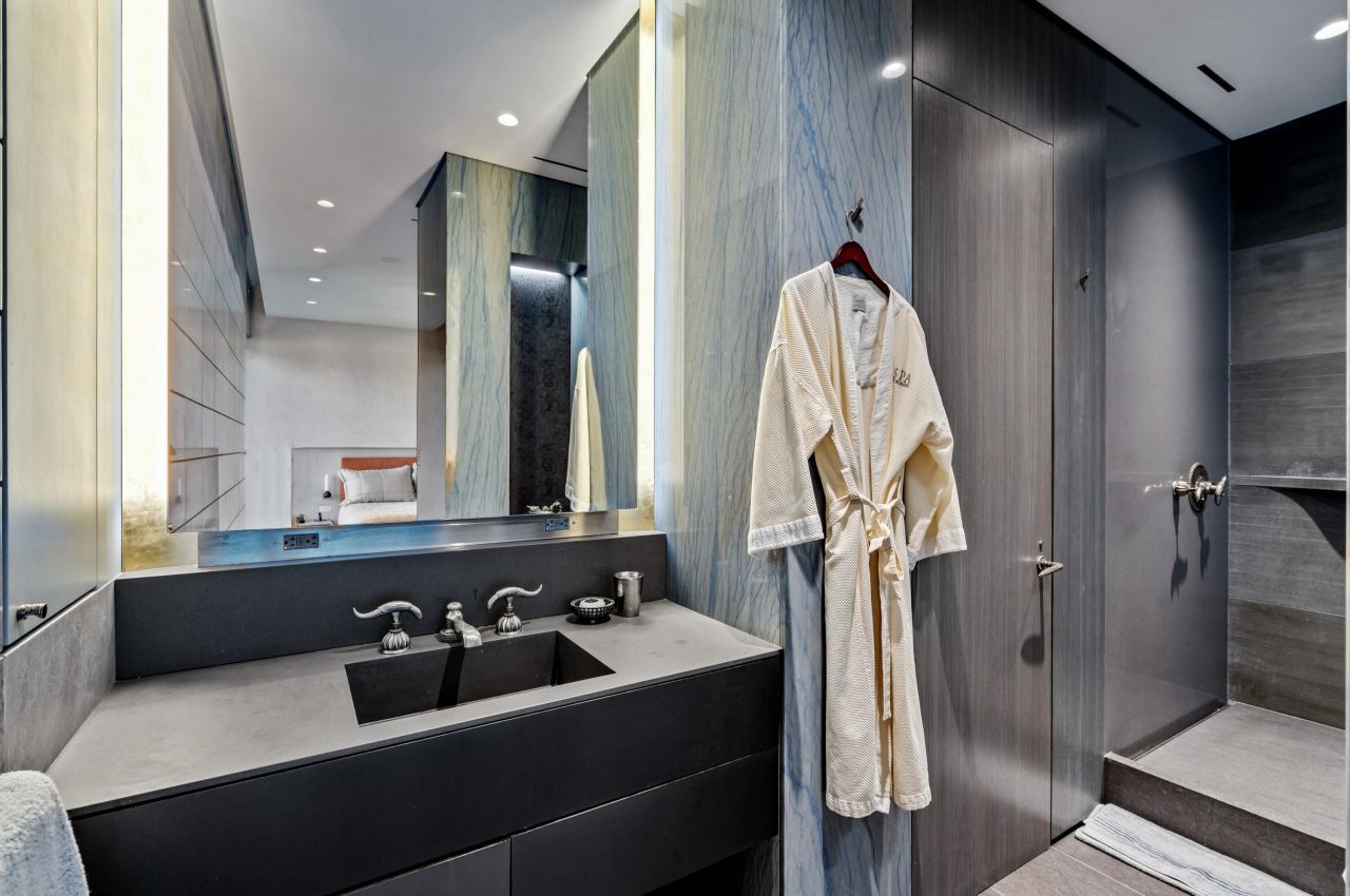 2 N Breakers Row, Unit N25, Palm Beach, FL 33480 Photo