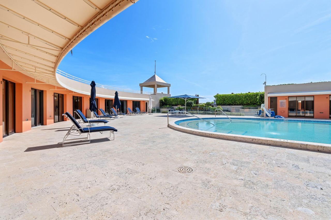 2 N Breakers Row, Unit N25, Palm Beach, FL 33480 Photo