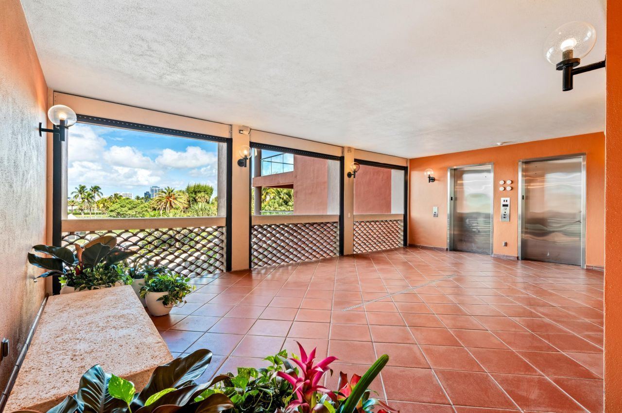 2 N Breakers Row, Unit N25, Palm Beach, FL 33480 Photo