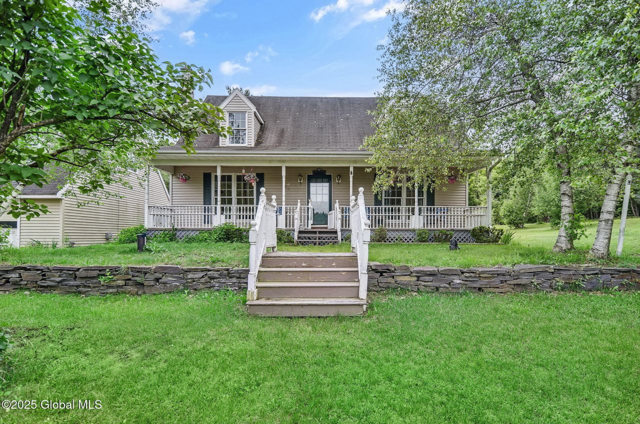 18 Johnson Lane, Averill Park, NY 12018 Main Photo