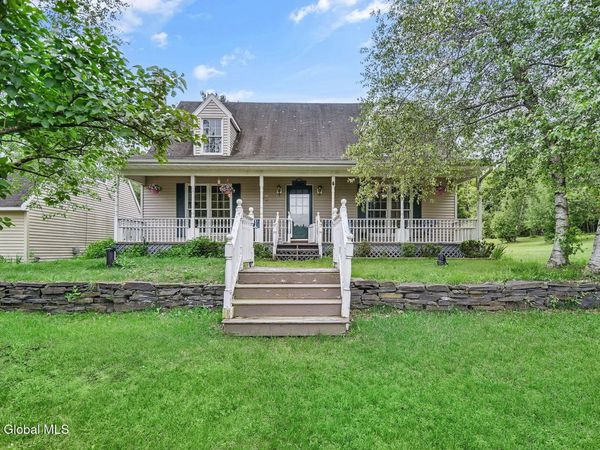 18 Johnson Lane, Averill Park, NY 12018