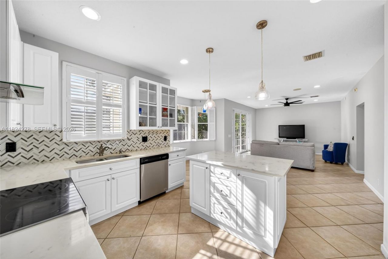 1325 Chenille Cir, Weston, FL 33327 Photo