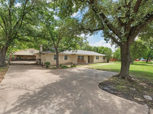 631 N Robinson Drive, Robinson, TX 76706