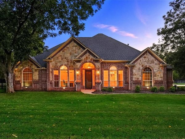 613 W Aurora Vista Trail, Aurora, TX 76078