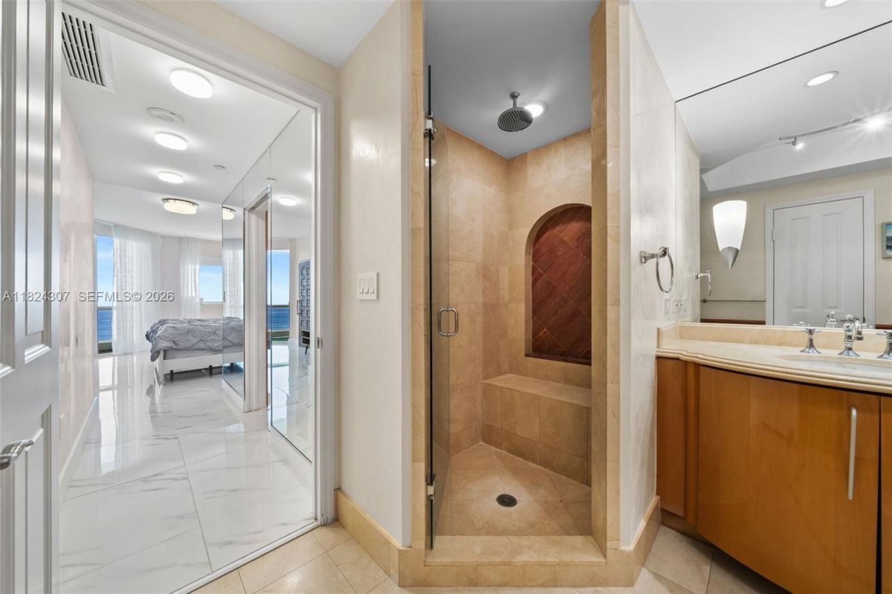 17875 Collins Ave, Unit 4102, Sunny Isles Beach, FL 33160 Photo