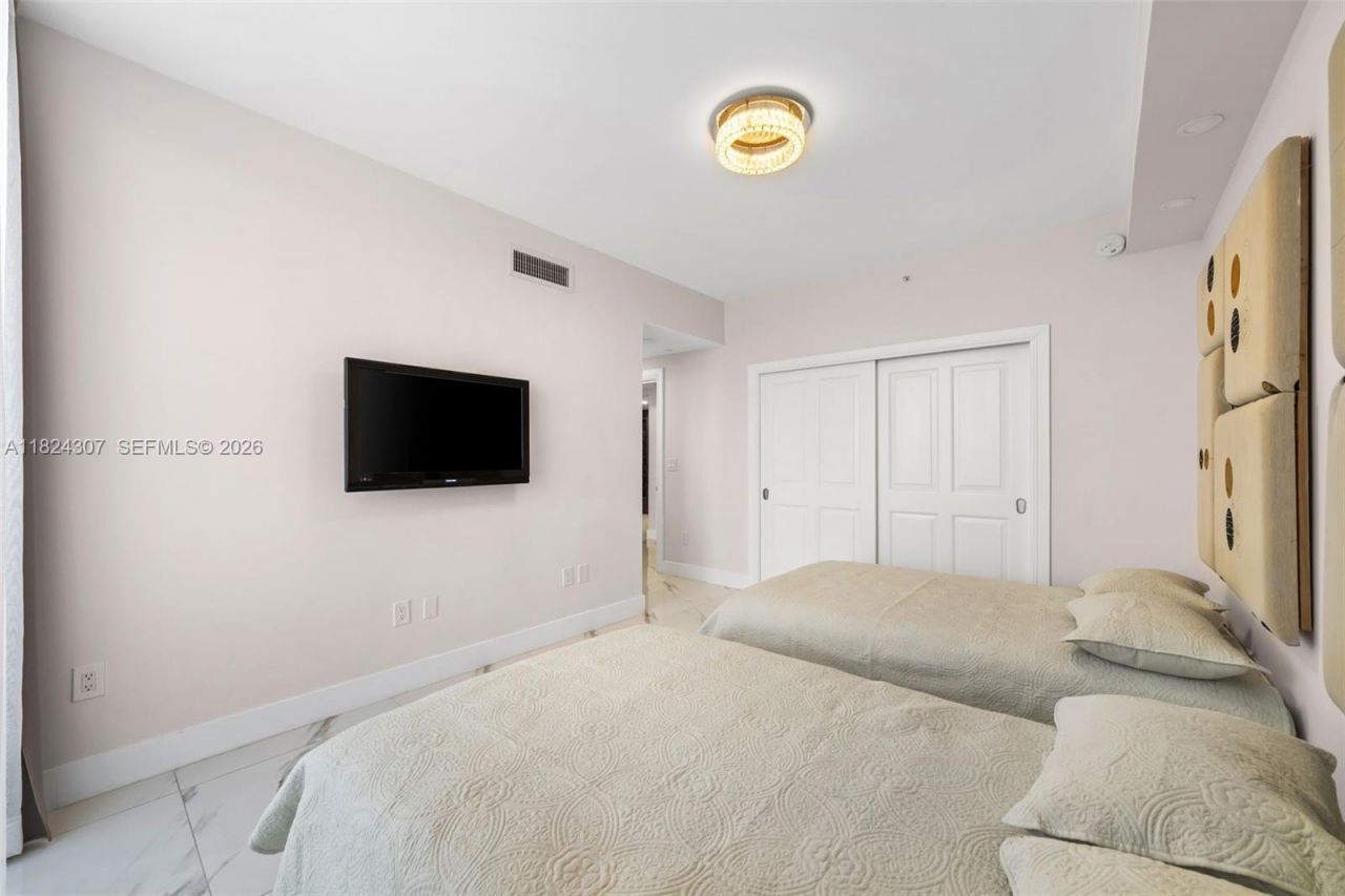 17875 Collins Ave, Unit 4102, Sunny Isles Beach, FL 33160 Photo