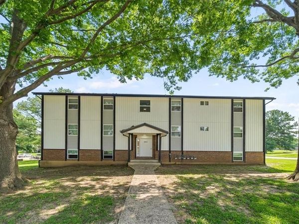 2203 Twin Oaks Drive, Harrisonville, MO 64701