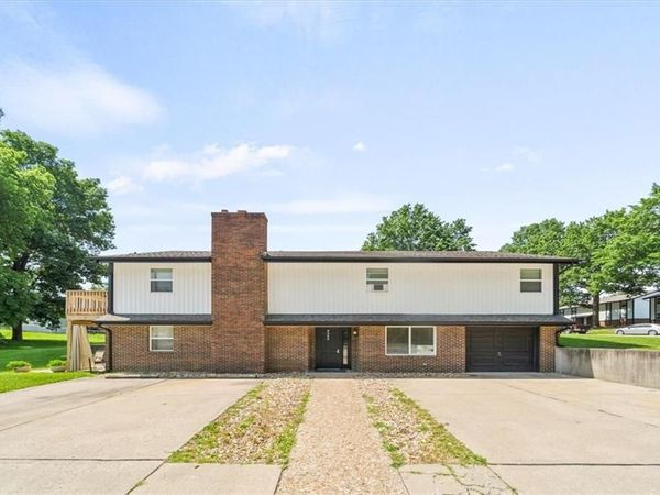 2203 Twin Oaks Drive, Harrisonville, MO 64701