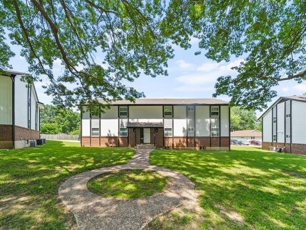 904 Twin Oaks Terrace, Harrisonville, MO 64701