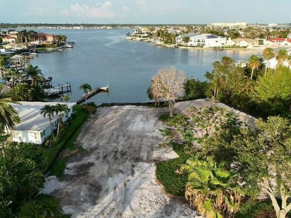 179 BATH CLUB BOULEVARD N, NORTH REDINGTON BEACH, FL 33708