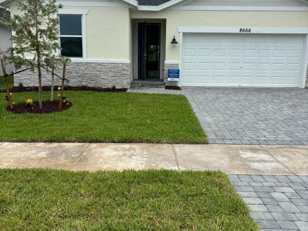 8666 Dahlia Circle, Port St. Lucie, FL 34986
