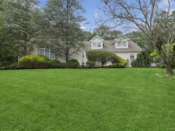 3 Heidi Lane, Mount Sinai, NY 11766