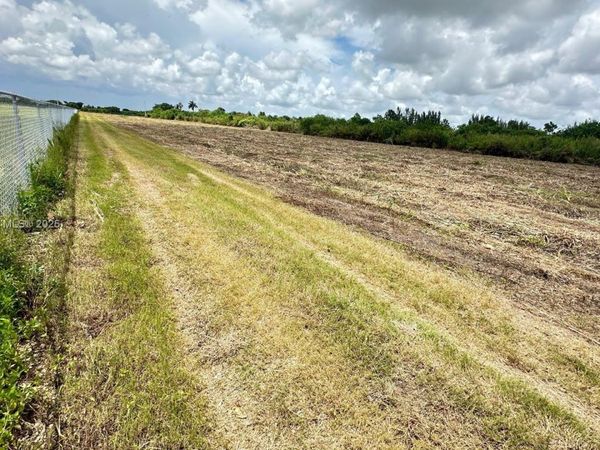 14300 SW 200, Miami, FL 33177