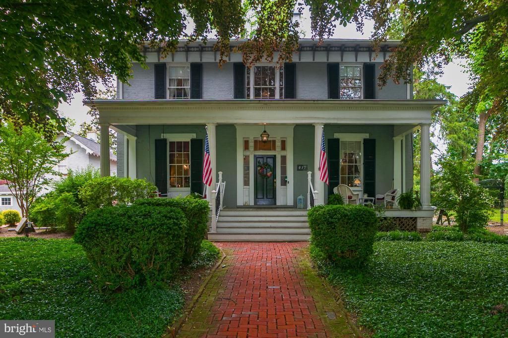 417 E Washington Street, Charles Town, WV 25414 Main Photo