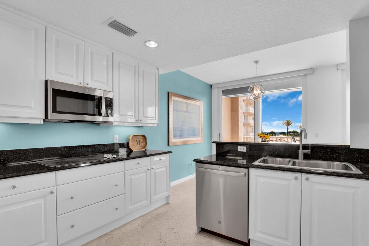 700 Ocean Royale Way, Unit 202, Juno Beach, FL 33408 Photo