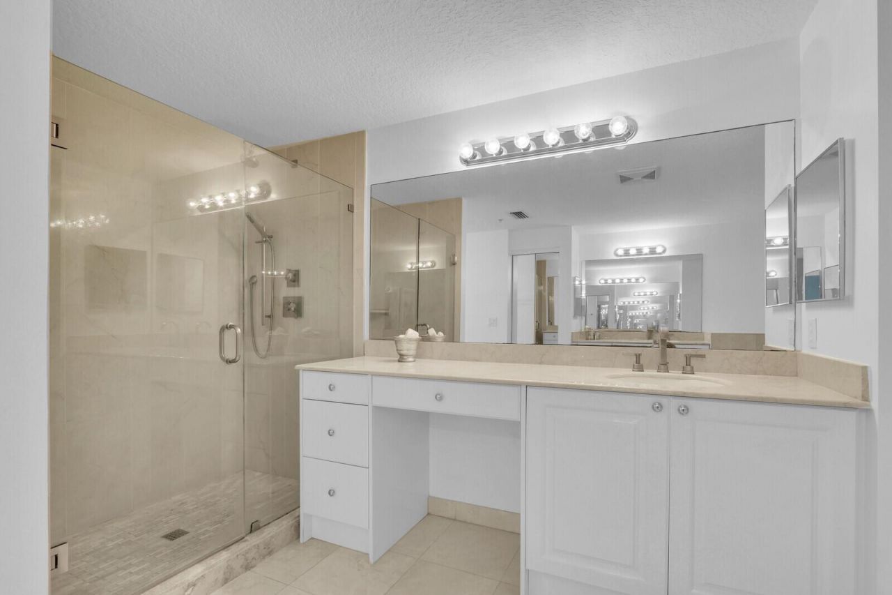 700 Ocean Royale Way, Unit 202, Juno Beach, FL 33408 Photo