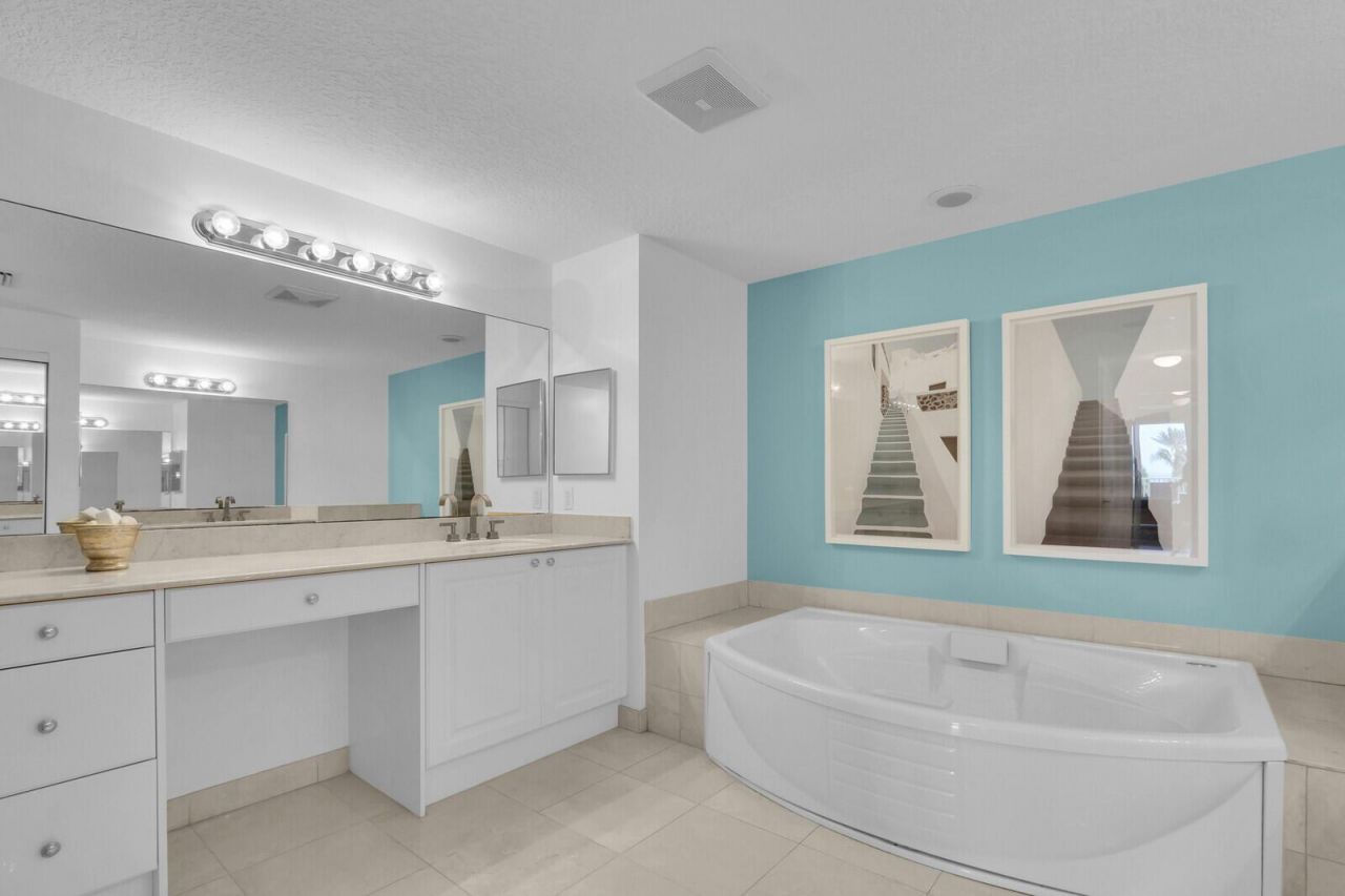 700 Ocean Royale Way, Unit 202, Juno Beach, FL 33408 Photo