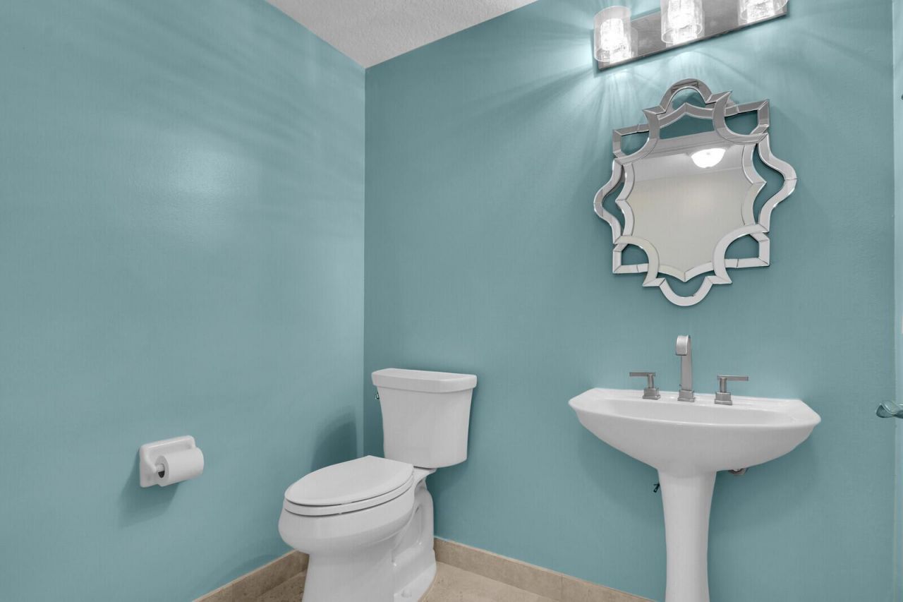 700 Ocean Royale Way, Unit 202, Juno Beach, FL 33408 Photo