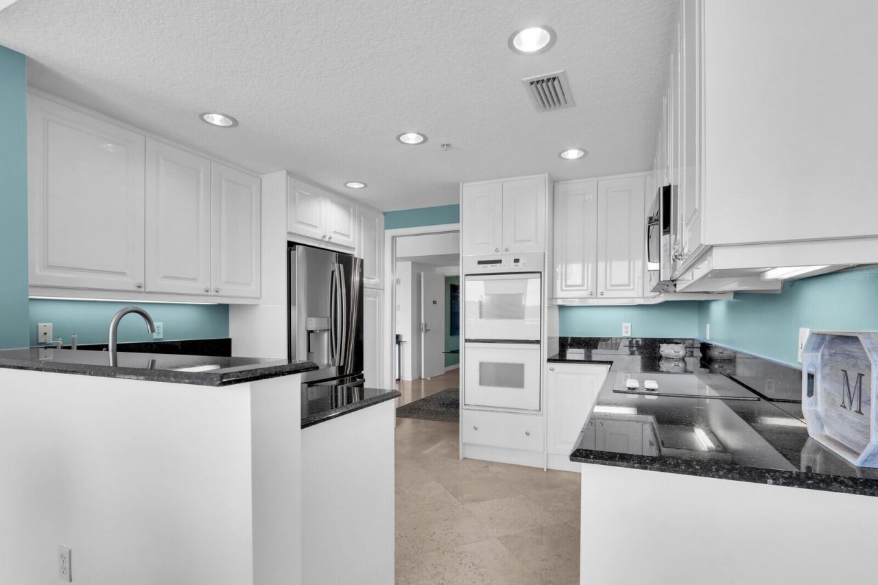 700 Ocean Royale Way, Unit 202, Juno Beach, FL 33408 Photo