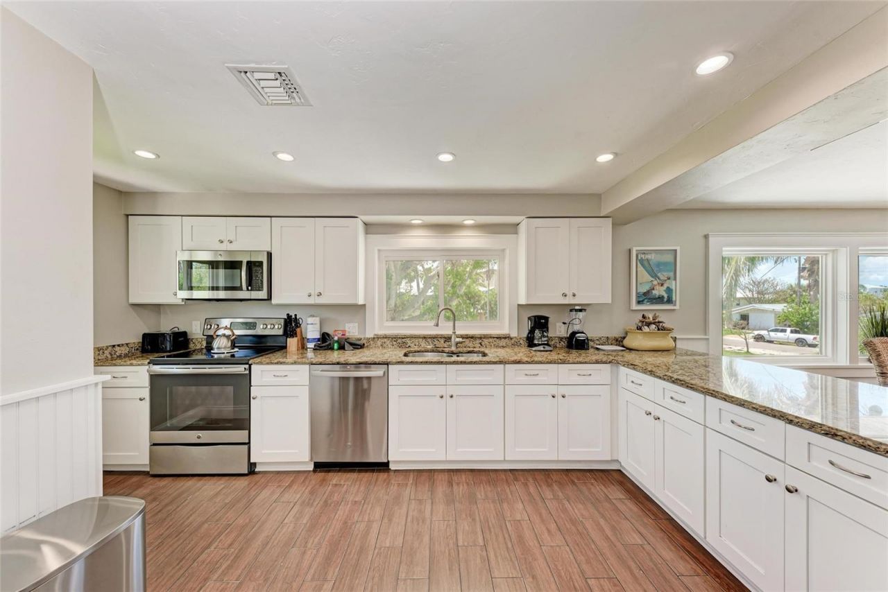 733 Holly Road, Anna Maria, FL 34216 Photo