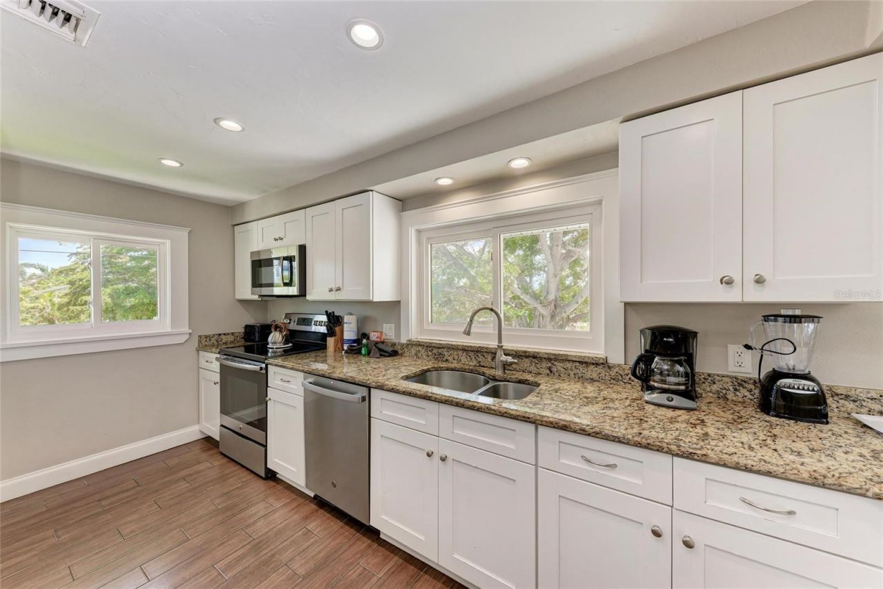 733 Holly Road, Anna Maria, FL 34216 Photo