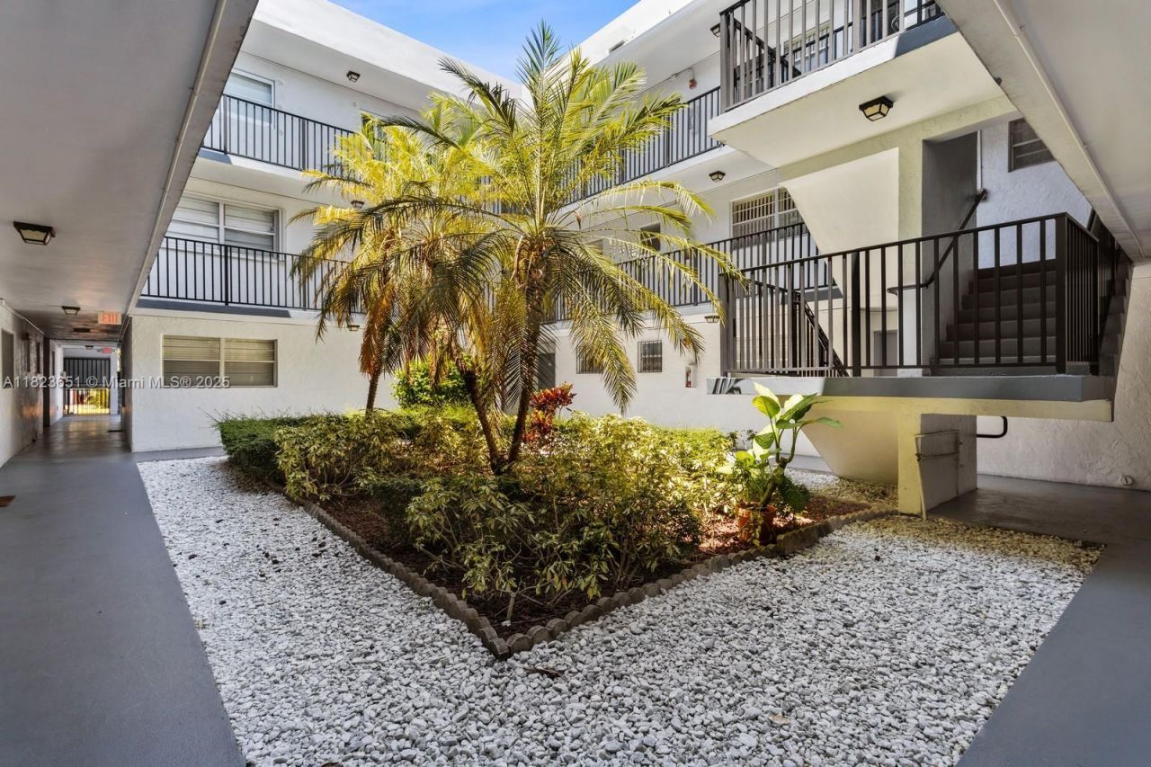 1800 SW 25th St, Unit 2102, Miami, FL 33133 Photo