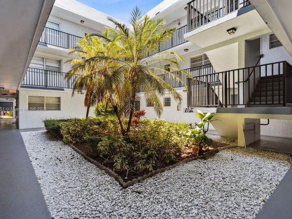 1800 SW 25th St, Unit 2102, Miami, FL 33133