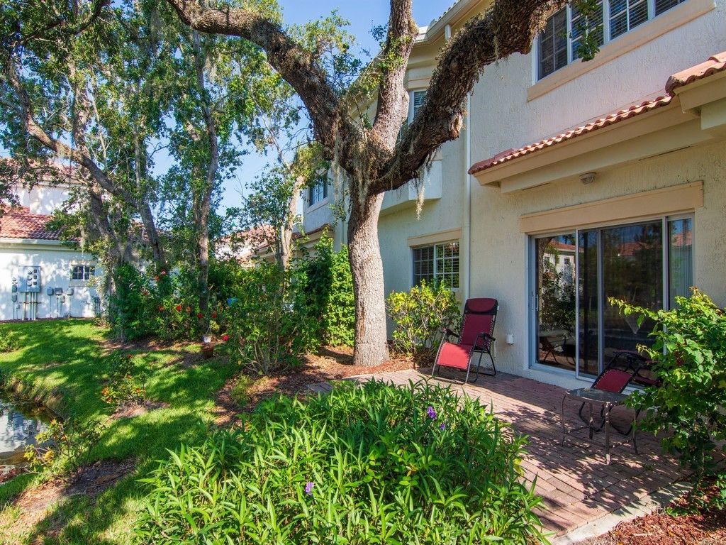 528 7th Square, Unit 102, Vero Beach, FL 32962 Photo