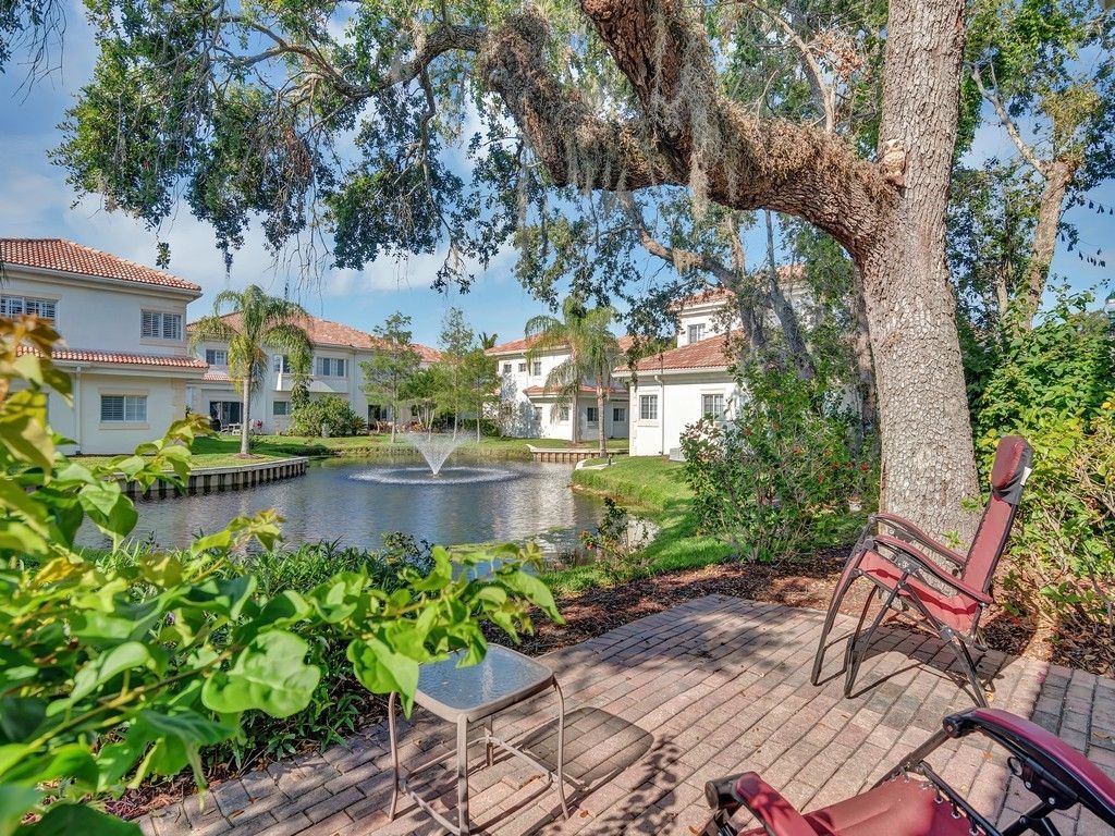 528 7th Square, Unit 102, Vero Beach, FL 32962 Photo