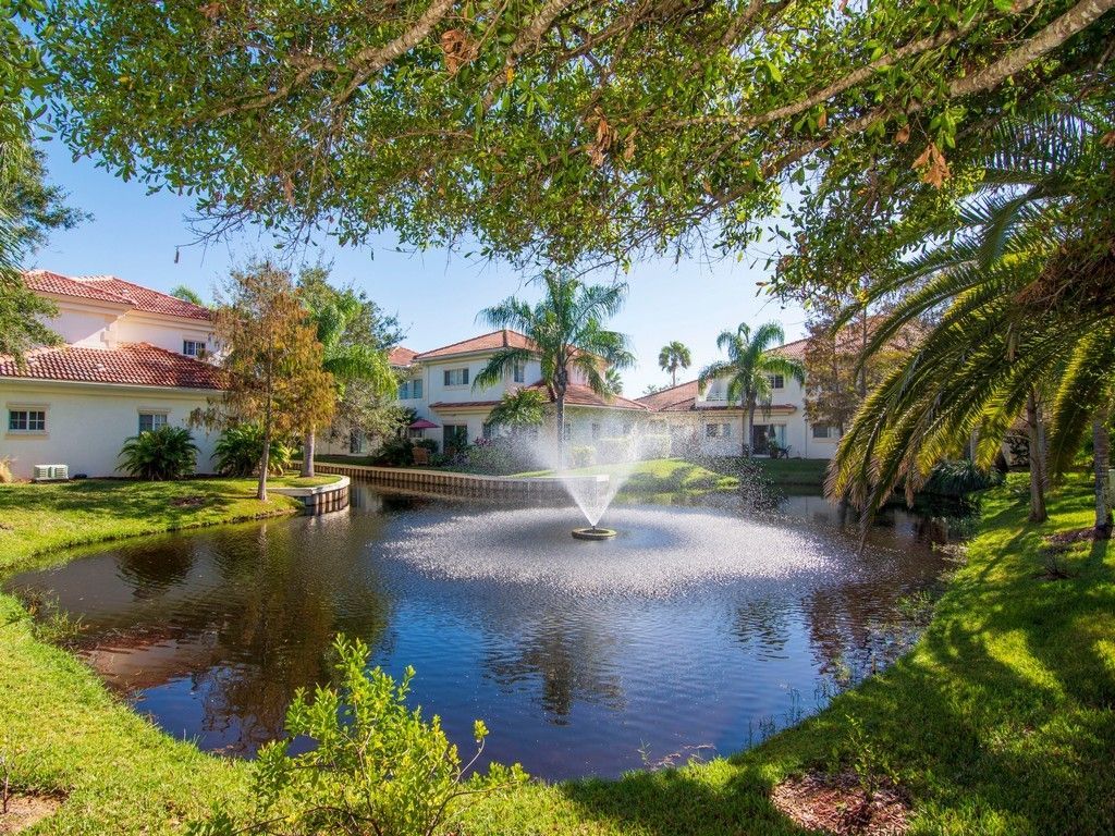 528 7th Square, Unit 102, Vero Beach, FL 32962 Photo