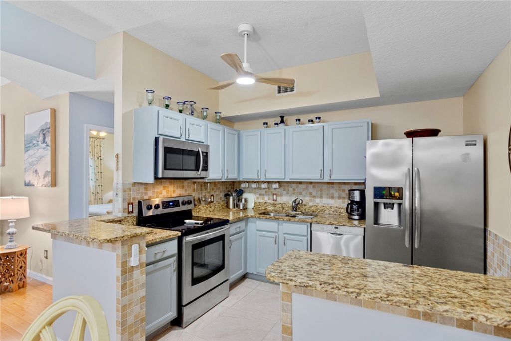 528 7th Square, Unit 102, Vero Beach, FL 32962 Photo