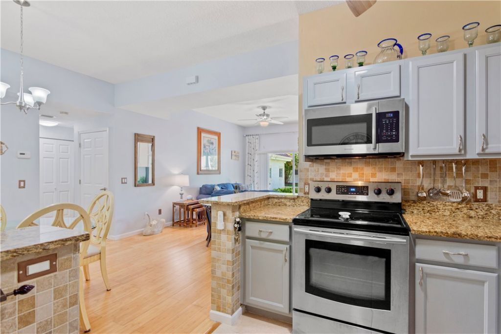 528 7th Square, Unit 102, Vero Beach, FL 32962 Photo