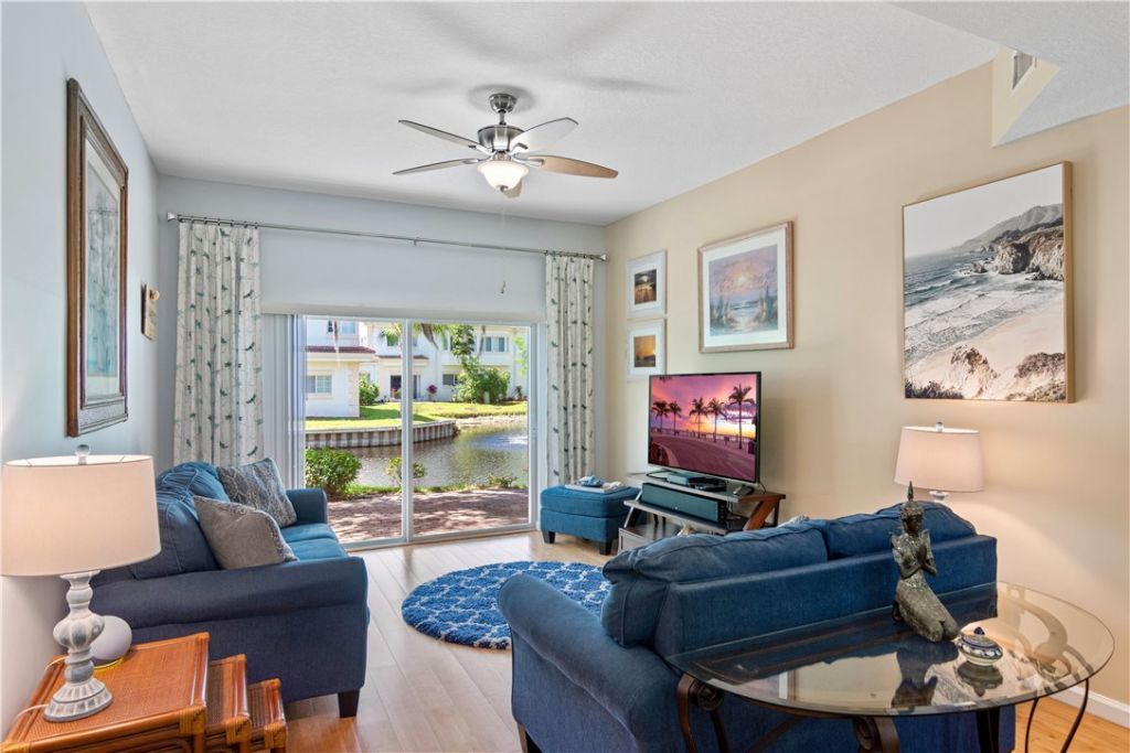 528 7th Square, Unit 102, Vero Beach, FL 32962 Photo