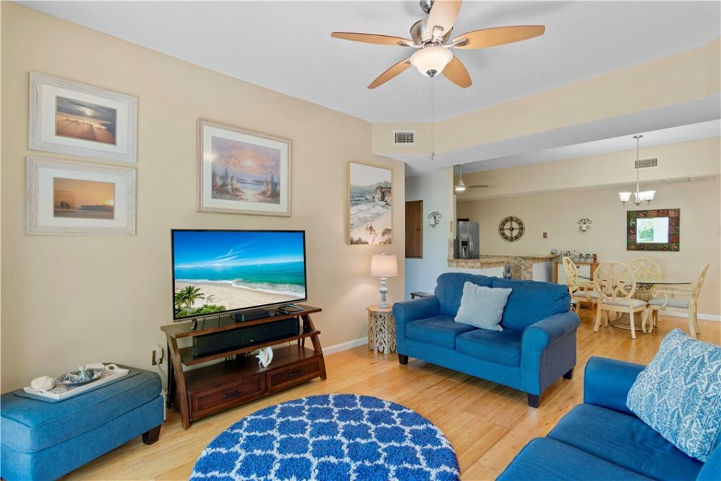 528 7th Square, Unit 102, Vero Beach, FL 32962 Photo