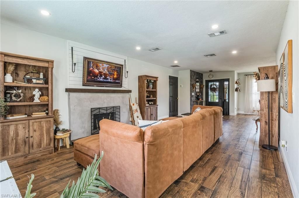 1019 Wyomi Dr, Fort Myers, FL 33919 Photo