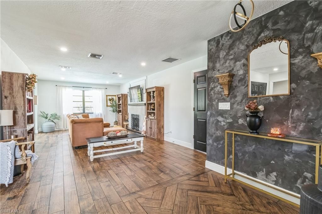 1019 Wyomi Dr, Fort Myers, FL 33919 Photo
