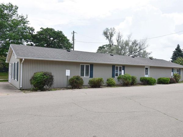 819 1st St. E., Independence, IA 50644