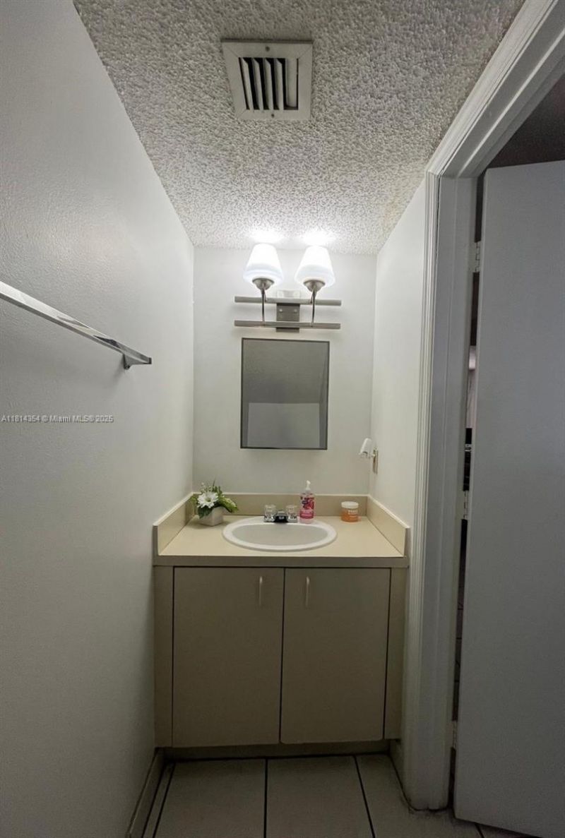14901 SW 82nd Ter, Unit 1-207, Miami, FL 33193 Photo